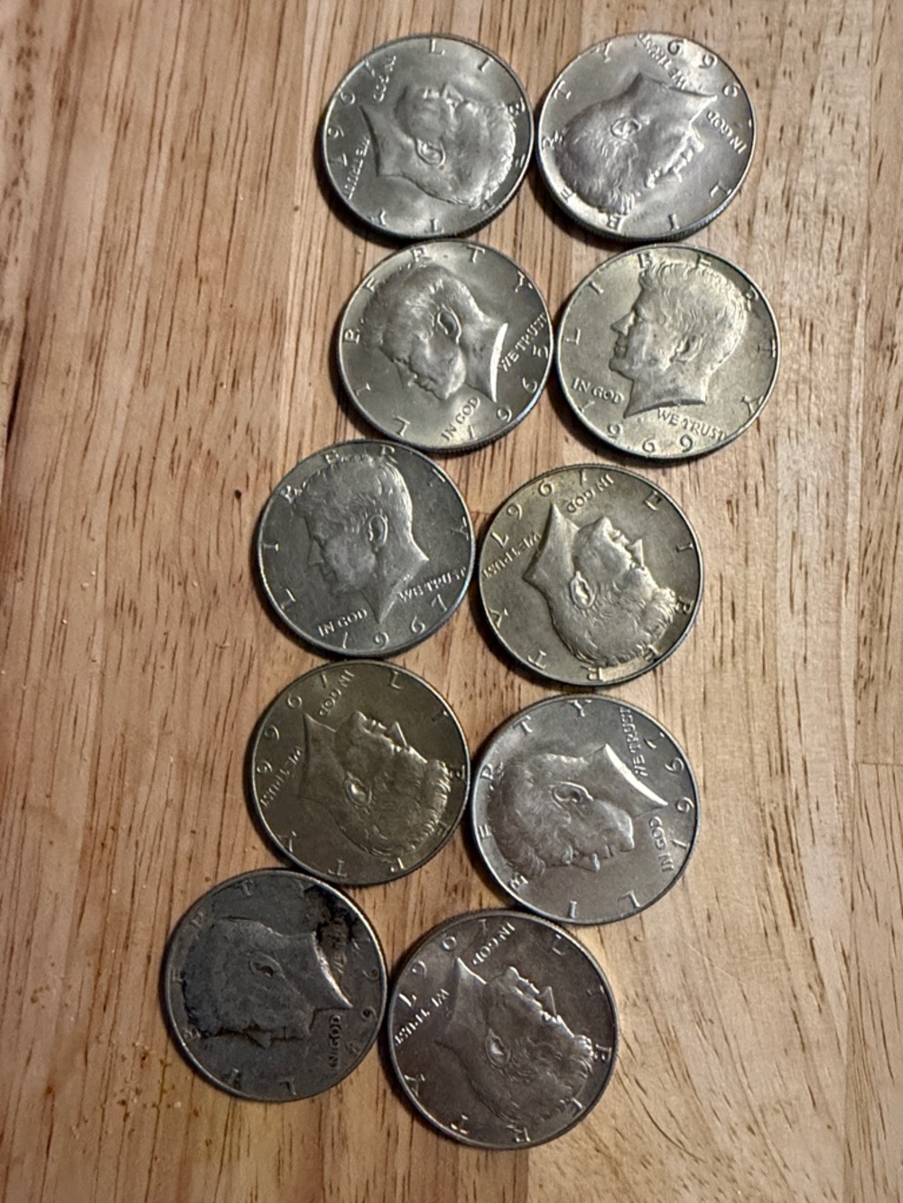 Lot of 10 1965-1969 silver Kennedy half dollar Coins - Picture 3 of 5